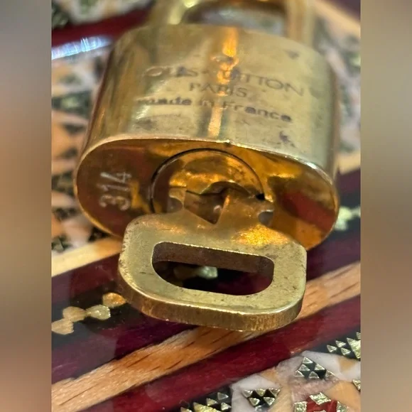 🇫🇷 #314 Louis Vuitton Brass Padlock with Key #314 - Picture 4 of 8